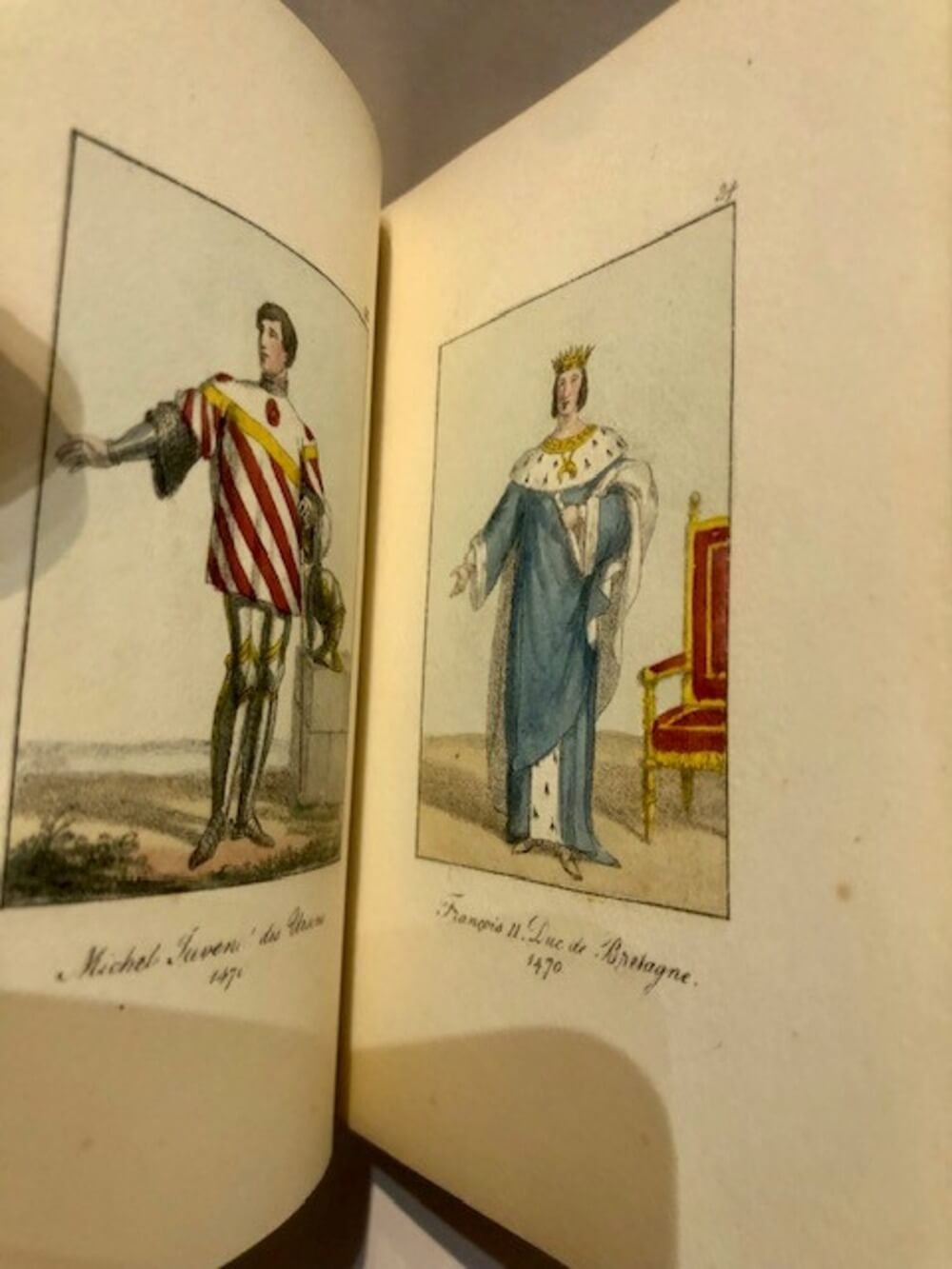 Costumes Français 1200 à 1713. - 0