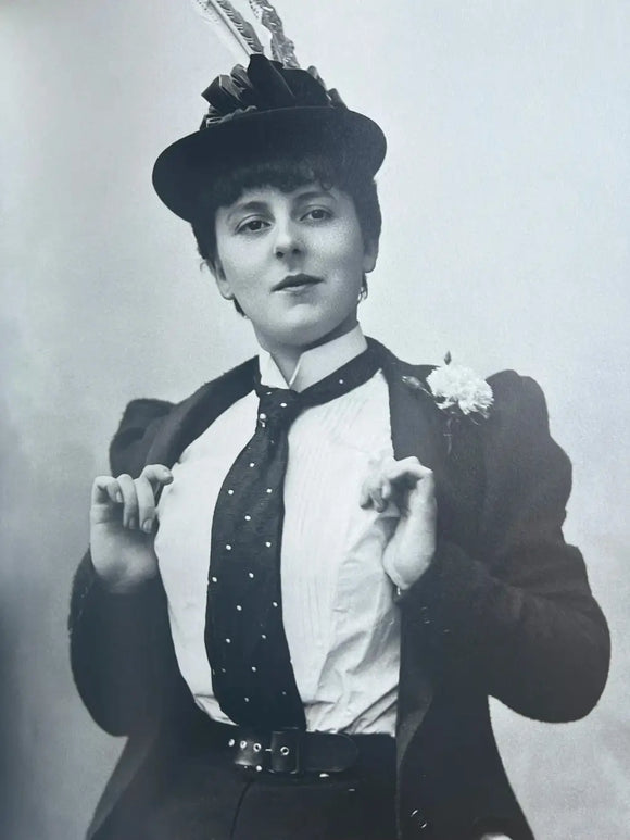 The Tie: A Global History